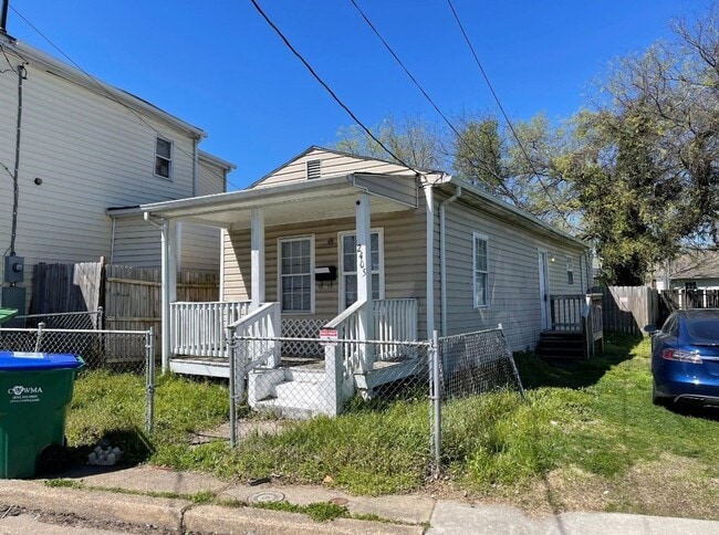 Building Photo - 2 bedroom house on Southside w Laundry HVAC