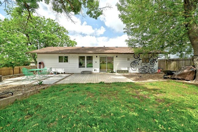 Building Photo - 5303 Gladstone Dr