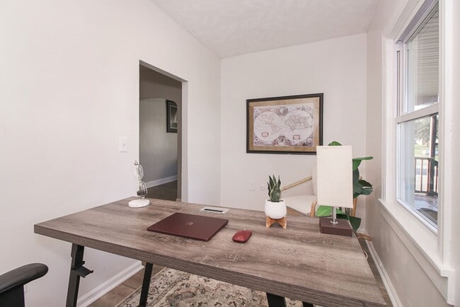 Building Photo - 3 bedroom 3 bathroom Single Family Home