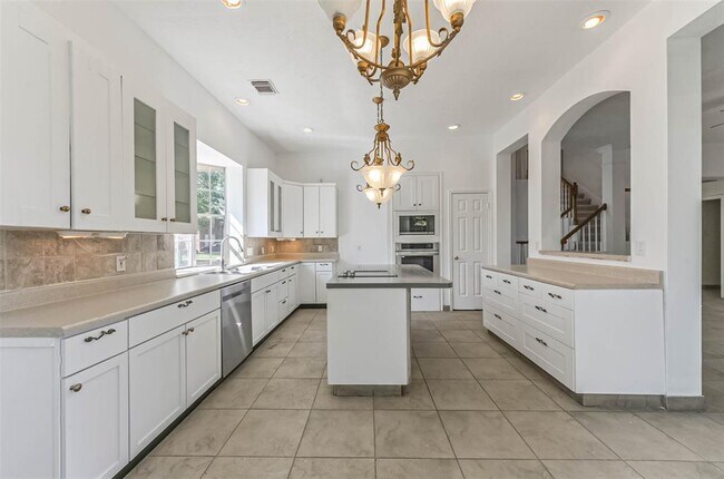 Building Photo - 15206 Evergreen Knoll Ln