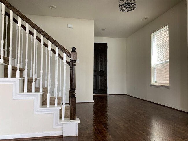 Building Photo - 15815 Copper Oak Ln