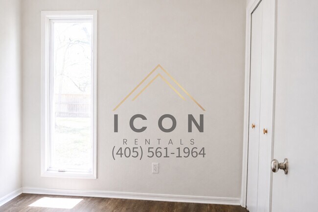 Building Photo - 515 N Robin Way