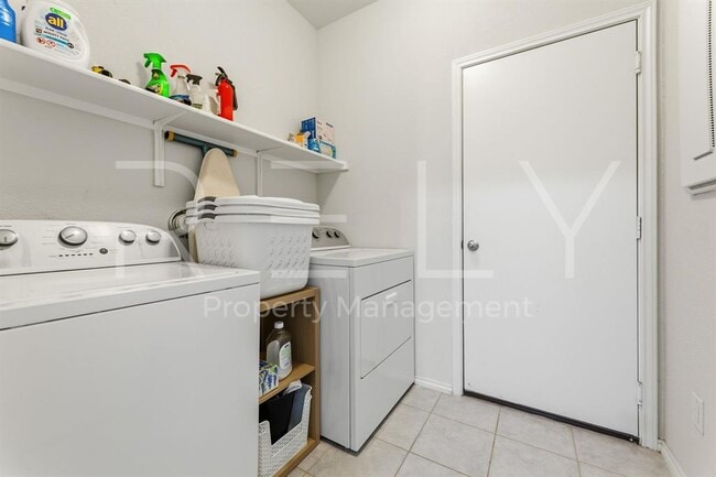 Building Photo - 1600 Cliffbrake Wy
