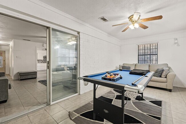 Building Photo - 1007 Arkansas Ave