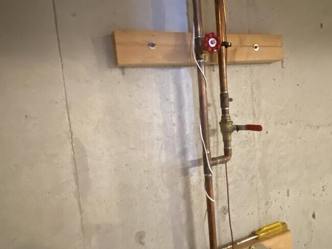 Building Photo - 11960 Meadowood Ln