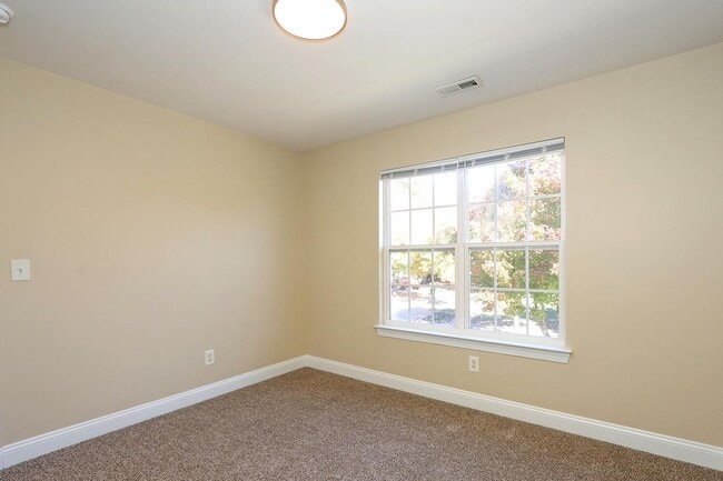 Building Photo - Welcome to this stunning 5 bedroom, 2.5 bath home nestled in the desirable location of Cornelius,...