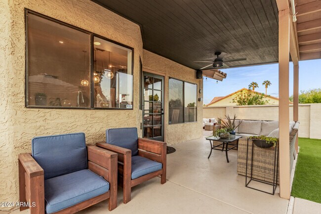 Building Photo - 2555 N Tamarisk St