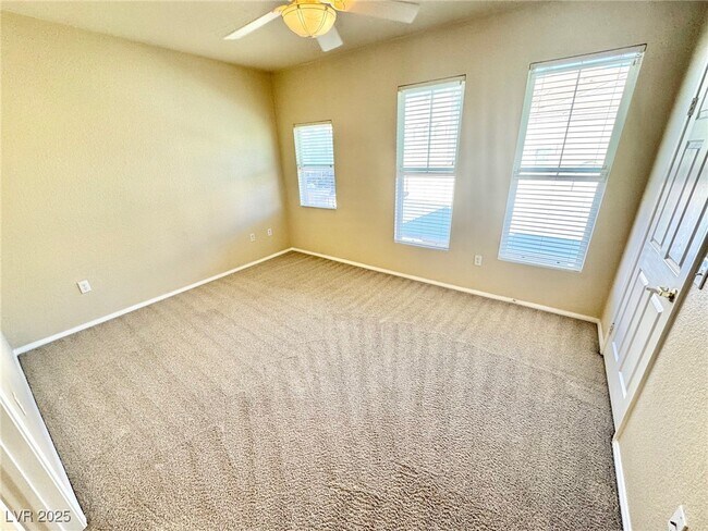 Building Photo - 10550 W Alexander Rd