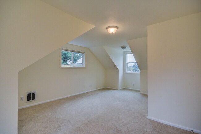 Building Photo - 4 Bedroom House in Coupeville