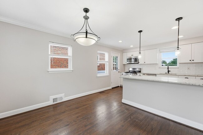 Building Photo - 2341 Belleview Ave