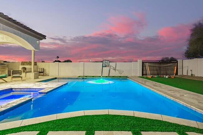 Building Photo - Beautiful 6-bedroom basement home