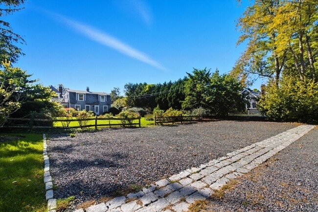 Building Photo - 11 Friendship Ln