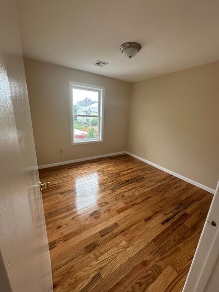Building Photo - 147 Fairmount Ave