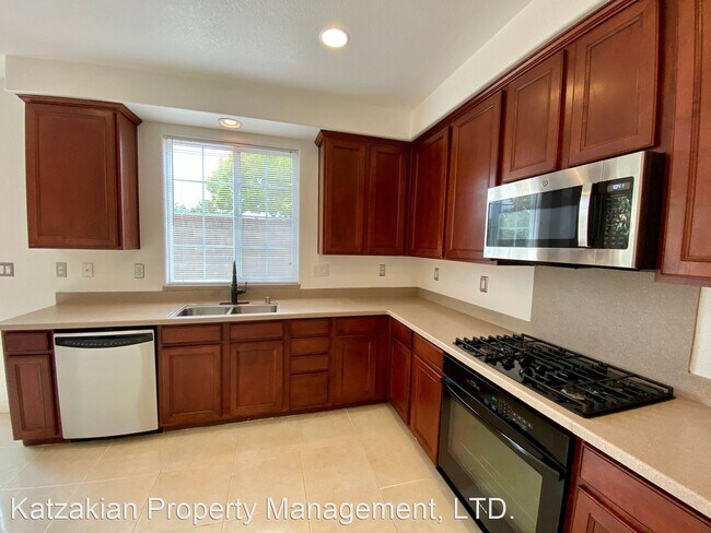 Building Photo - 5 br, 3 bath House - 10814 Peony Place Dr.