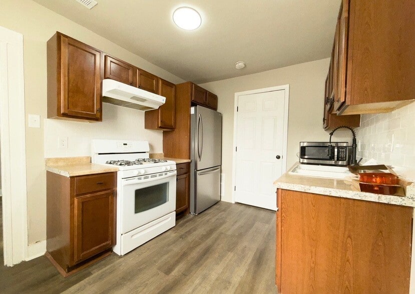 Building Photo - 123 Walnut Ave