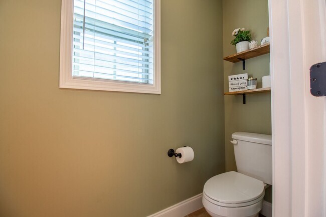 Building Photo - Beautiful 3 Bed/2.5 Bath Home with garage in Jonesborough