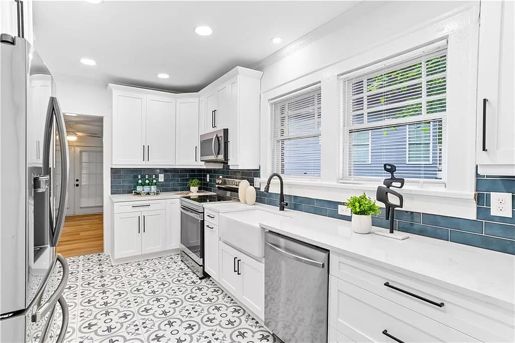 Building Photo - Room in Single Family Home on Evans Dr SW