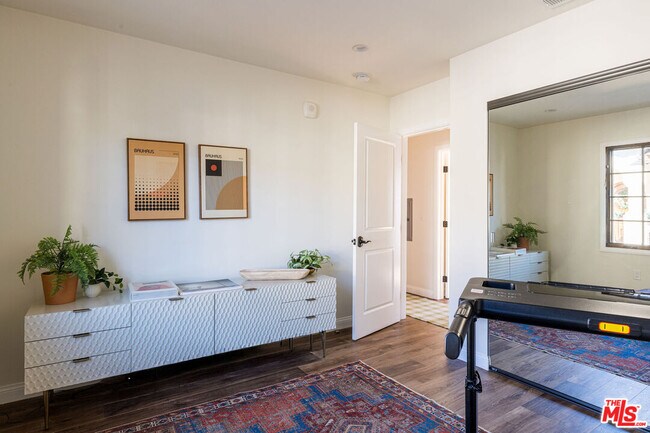 Building Photo - 388 S Los Robles Ave