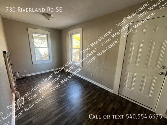 Building Photo - 730 Riverland Rd SE