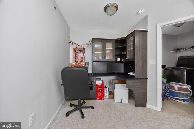 Building Photo - 271 Fairfield Cir W