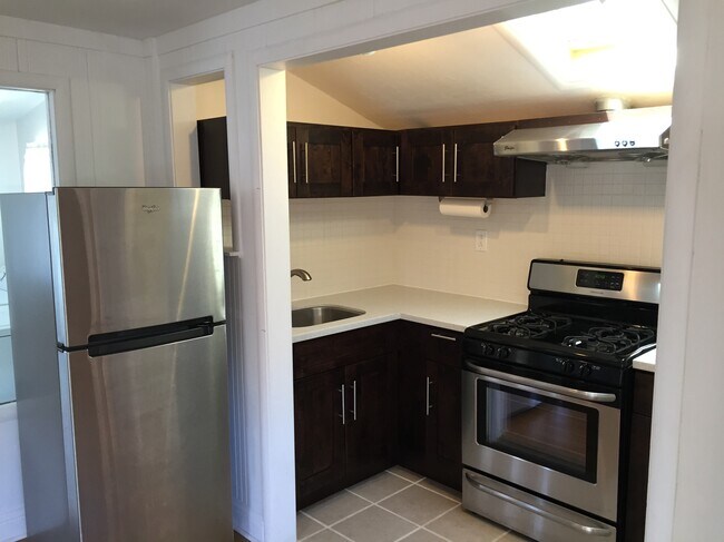 Building Photo - 415 Cedar St