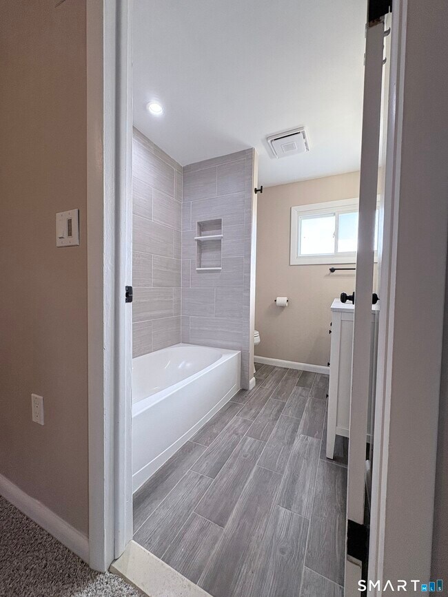 Building Photo - 80 Balaban Rd