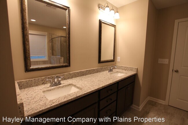 Building Photo - 5 br, 3 bath House - 1006 Dunkirk Circle