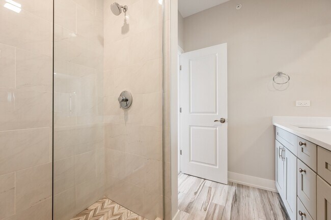 Building Photo - 39 Forest Ave