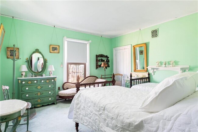 Building Photo - 138 Elm Dr