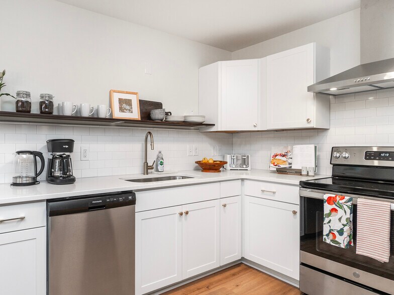 Building Photo - 4315 Hickory Nut Pt