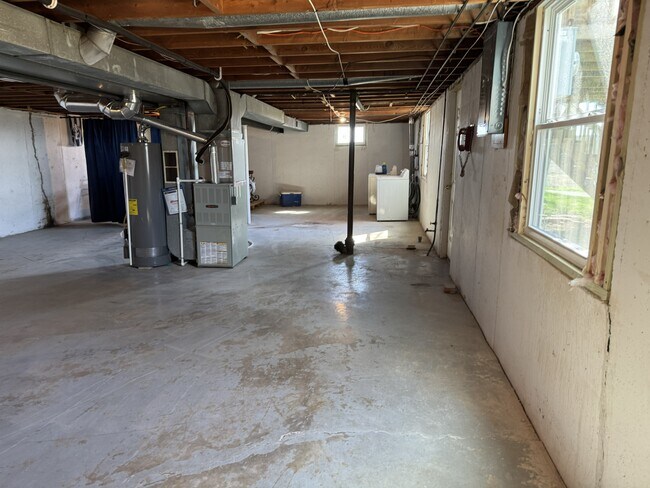 Building Photo - 405 5th St