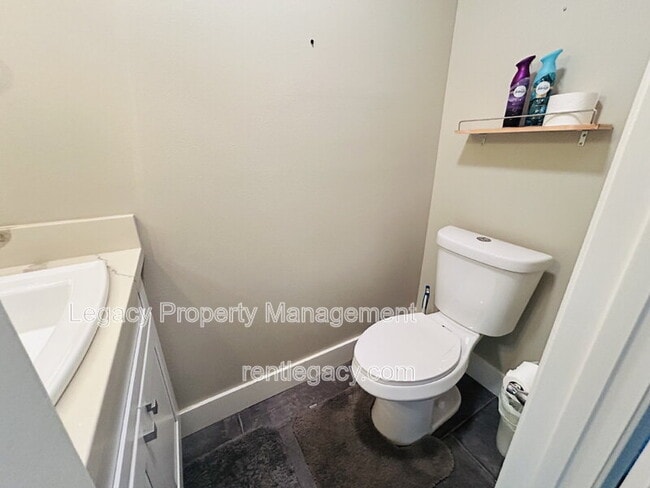 Building Photo - 134 Hartnell Pl