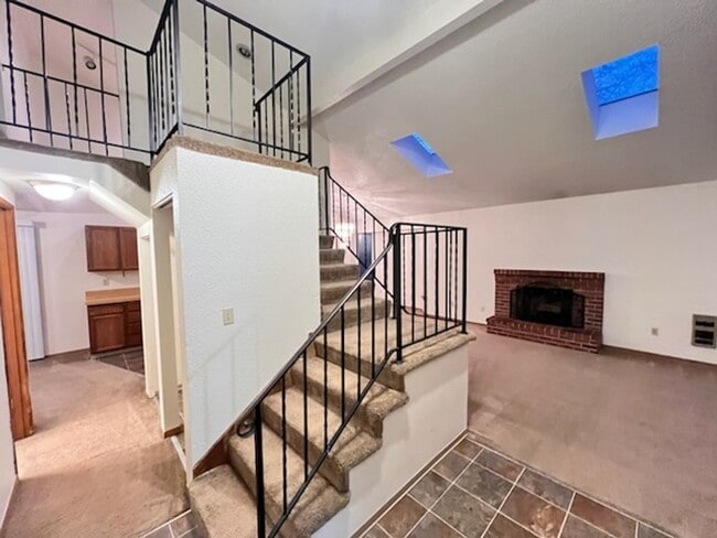 Building Photo - Oakbrook 2 Story 3 Bedroom home