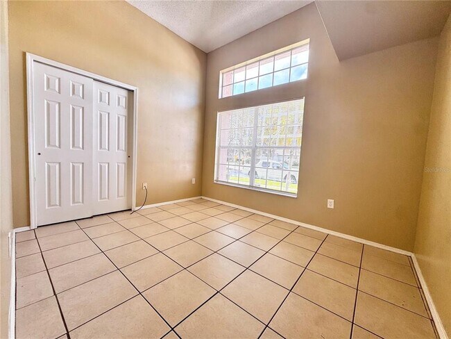 Building Photo - 2619 Spring Hill Dr