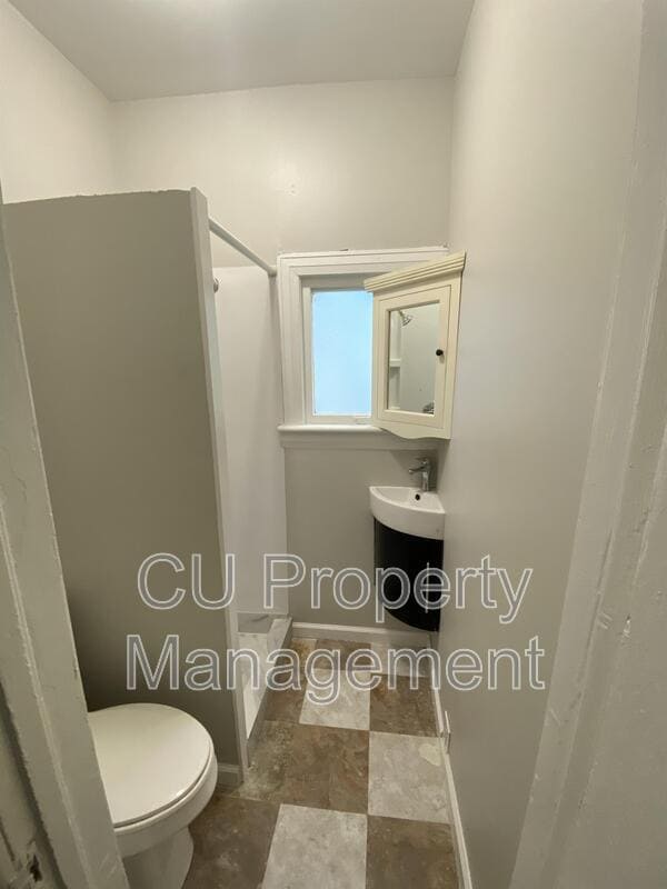 Building Photo - 615 W White St