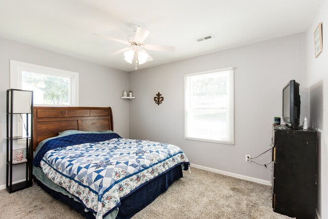 Building Photo - 1314 W 9th St