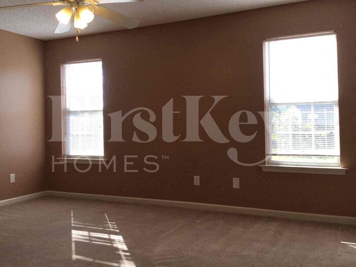 Building Photo - 1027 Hipp Rd