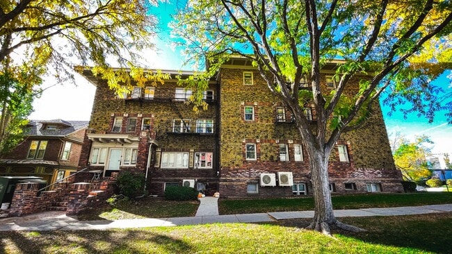 Building Photo - 1 Bedroom 1 bath Condo in Historic SLC building!