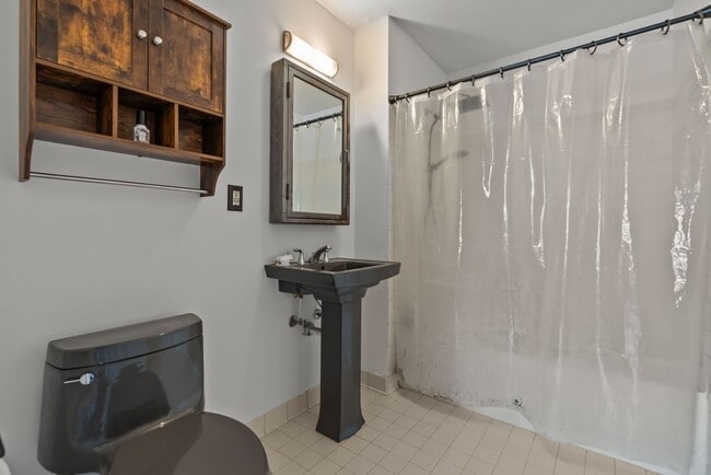 Building Photo - Oceanfront Condo – 2 Blocks from the Beach!