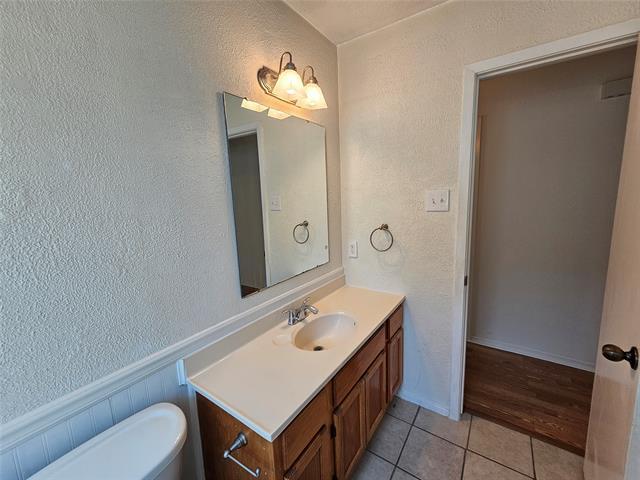 Building Photo - 10377 Country Club Dr