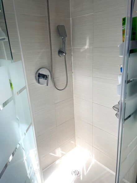 Building Photo - 2824 N Ridgeway Ave