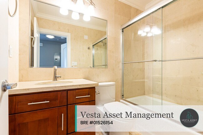 Building Photo - SPACIOUS TOP FLOOR 3 BED/2.5 BATH CONDO WI...