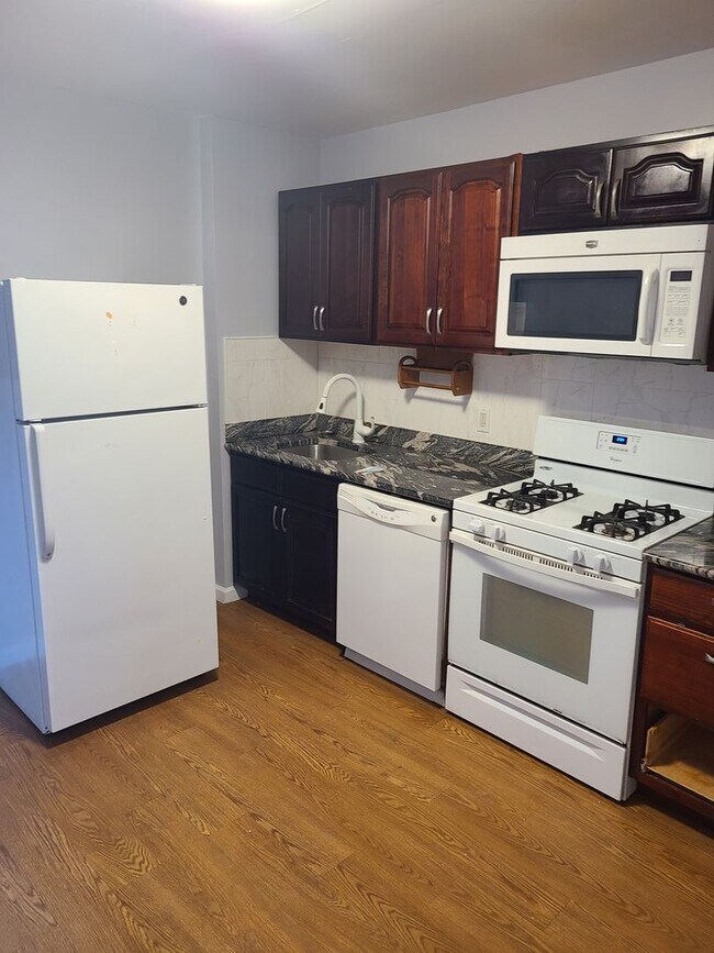 Primary Photo - 424 Atwood St