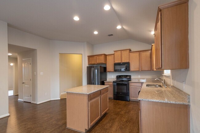 Building Photo - 310 Hyltin St