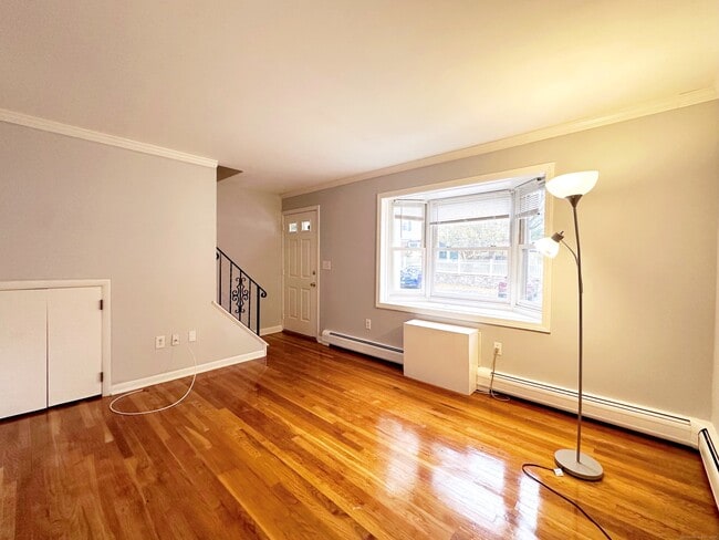 Building Photo - 245 Sunnyridge Ave