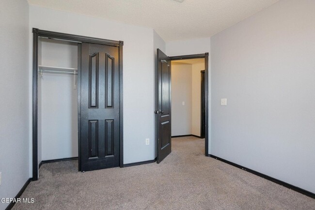 Building Photo - 3274 Maple Point Dr
