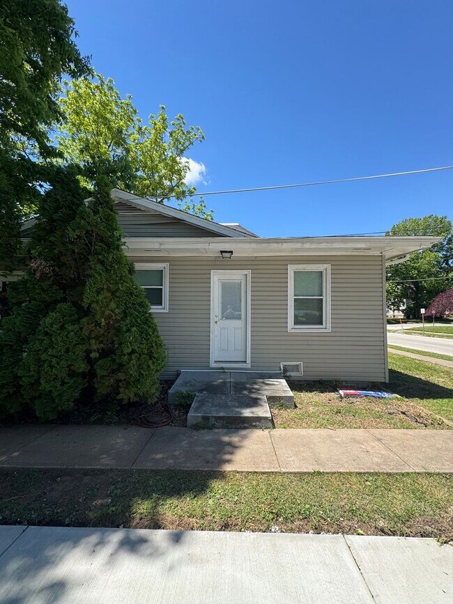 Building Photo - Duplex - Next to Drury University