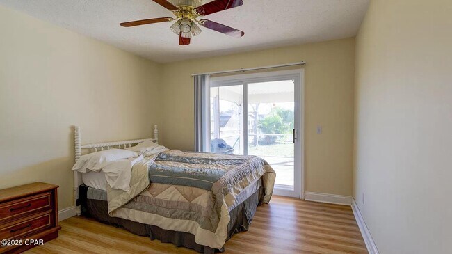 Building Photo - 816 W 8th St Cir