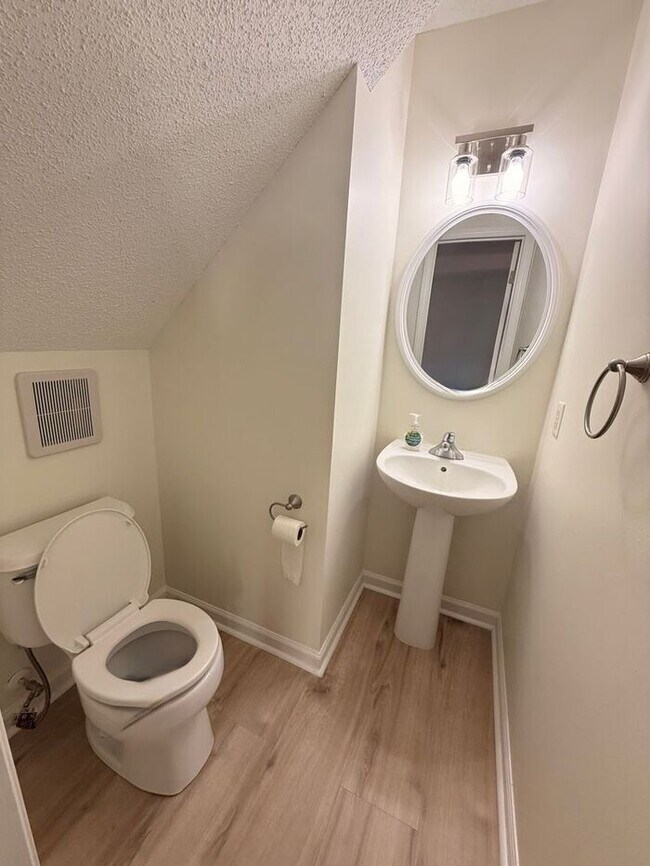 Building Photo - 1529 Crag Burn Ln