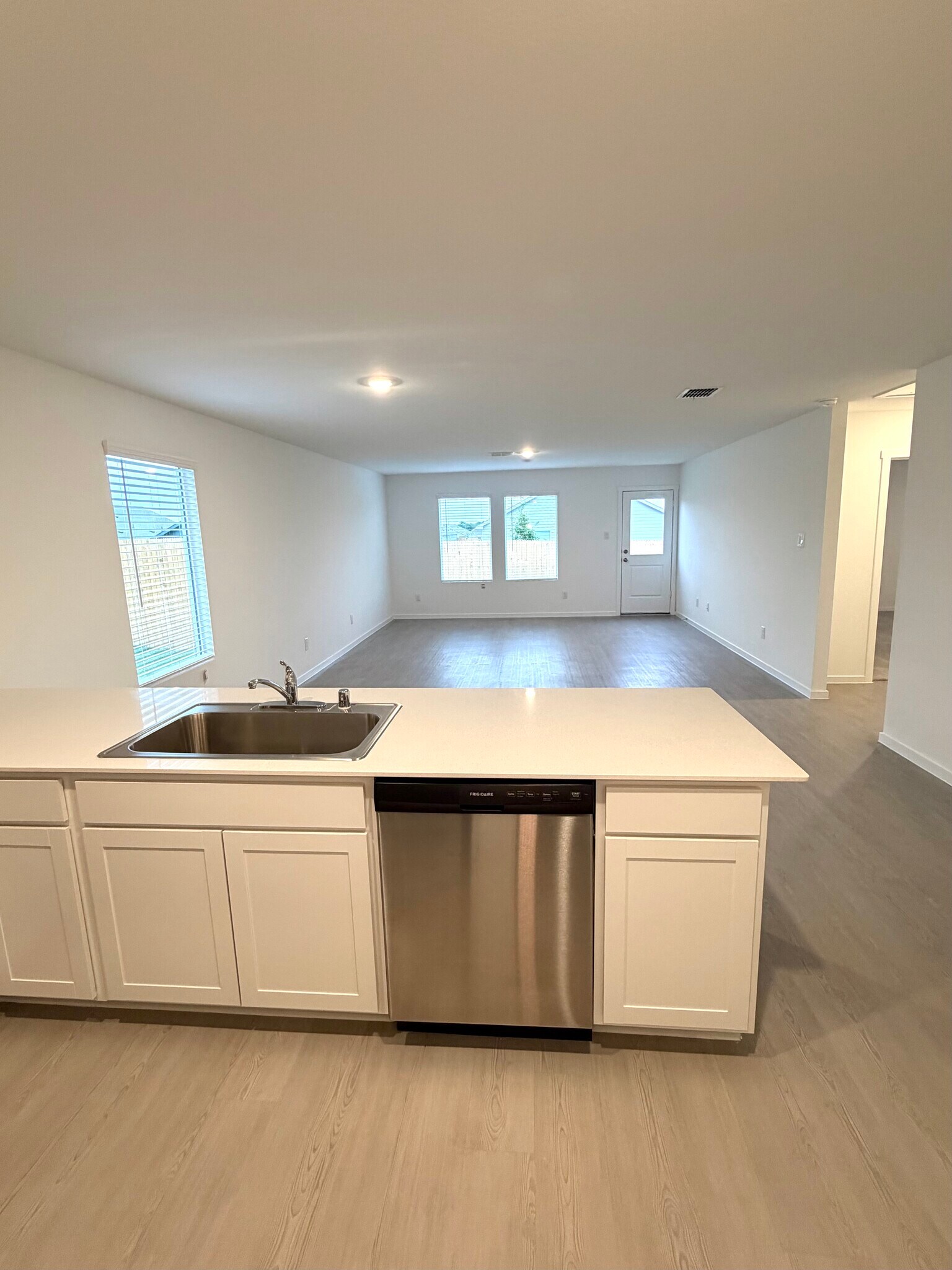 Building Photo - 3703 Oleander Pl